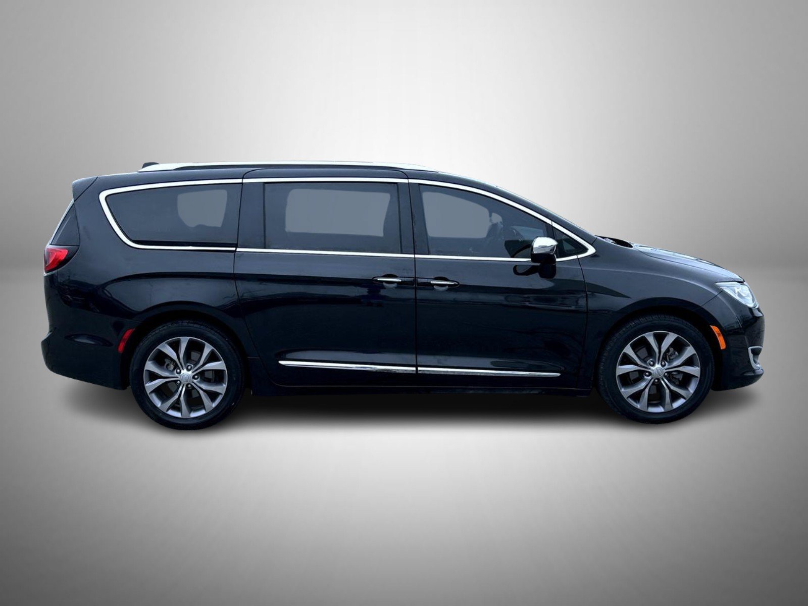 Used 2020 Chrysler Pacifica Limited FWD image 4