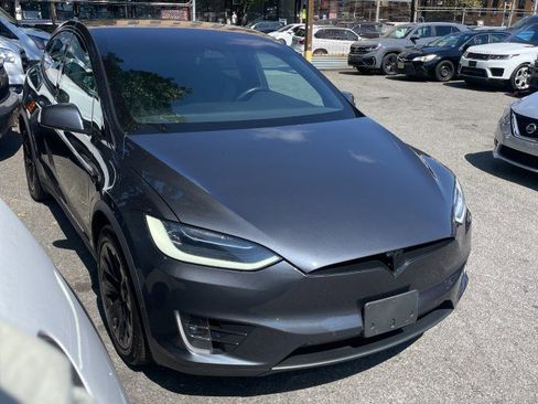 Used 2018 Tesla Model X P100D image 6