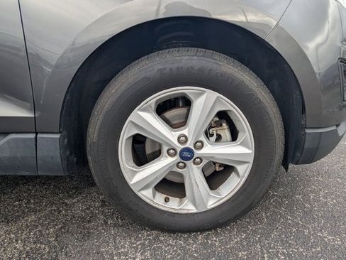 Used 2018 Ford Edge SE image 12