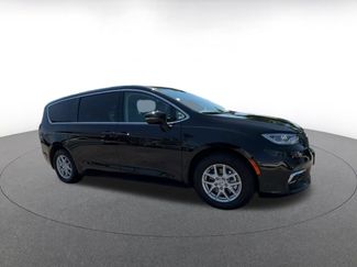 Used 2024 Chrysler Pacifica Touring-L FWD video 2