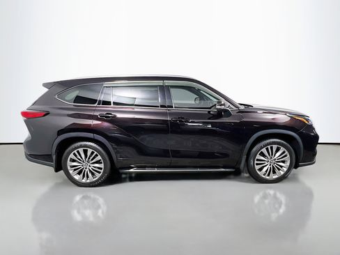 Used 2022 Toyota Highlander Platinum image 3