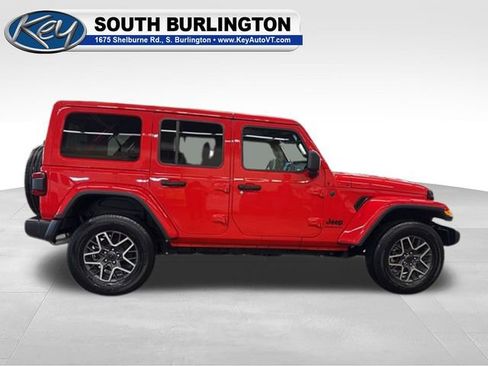 Used 2025 Jeep Wrangler Unlimited Sahara AWD/4WD image 7