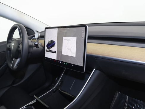 Used 2020 Tesla Model Y Long Range image 38