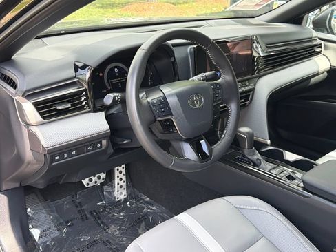 Used 2025 Toyota Camry SE w/ Convenience Package FWD image 18