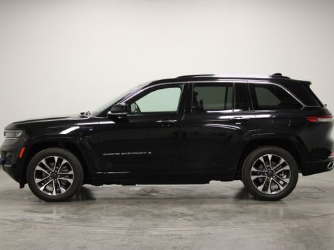 Used 2023 Jeep Grand Cherokee Overland w/ Advanced Protech Group III AWD/4WD image 5