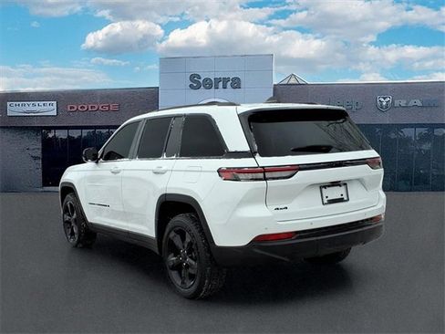 Used 2022 Jeep Grand Cherokee Altitude image 4