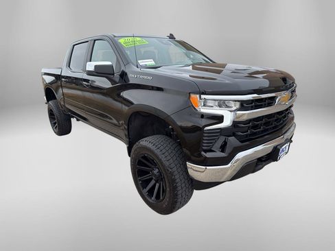 Used 2025 Chevrolet Silverado 1500 LT image 7