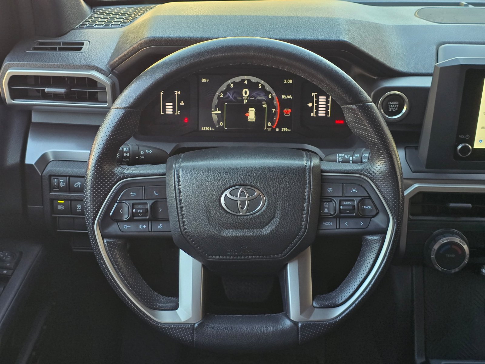Used 2025 Toyota 4Runner SR5 AWD/4WD image 15