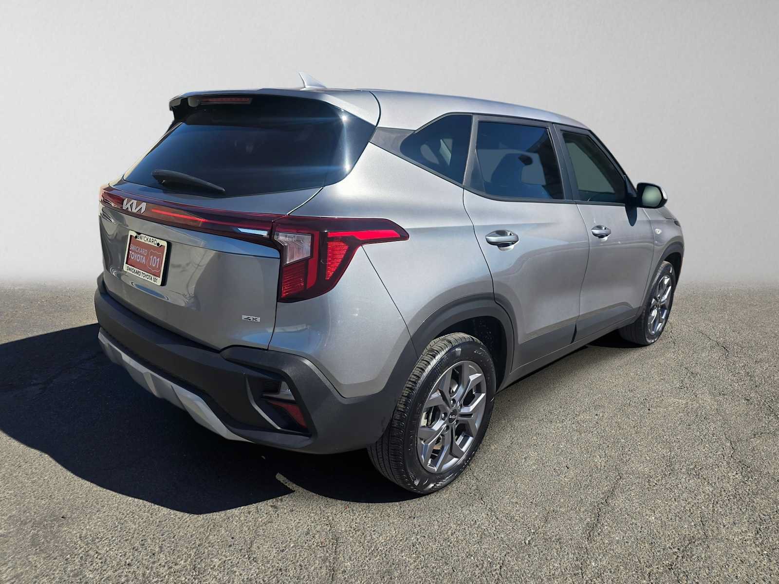 Used 2024 Kia Seltos LX AWD/4WD image 3