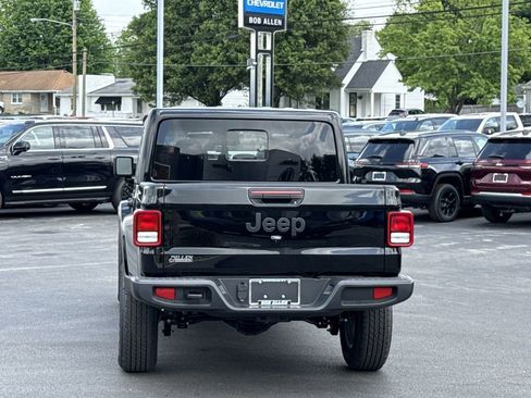 New 2026 Jeep Gladiator Sport AWD/4WD image 18