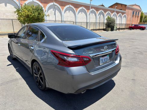Used 2017 Nissan Altima 2.5 SR w/ Midnight Edition Package FWD image 6