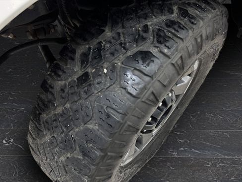 Used 2023 Ford F350 Platinum w/ Tremor Off-Road Package AWD/4WD image 39