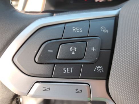 New 2026 Volkswagen Atlas SE image 18