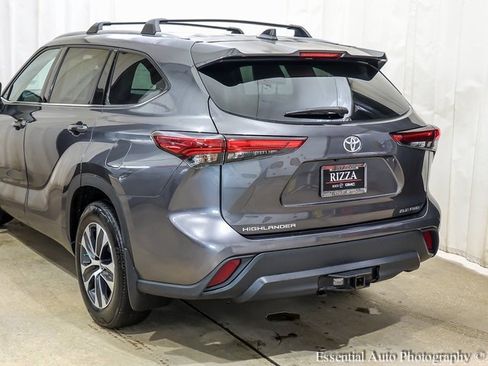 Used 2022 Toyota Highlander XLE image 4