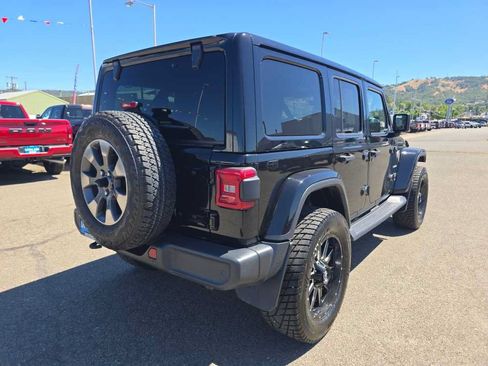 Used 2019 Jeep Wrangler Unlimited Sahara w/ Advanced Safety Group AWD/4WD image 5