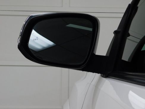 Used 2017 Toyota Tacoma Limited image 27