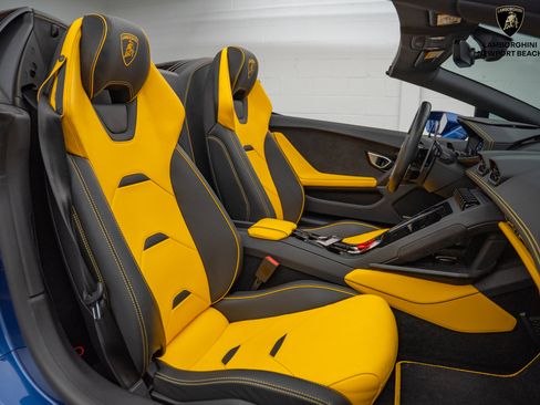 Used 2023 Lamborghini Huracan EVO image 25