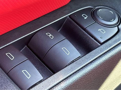 New 2025 Chevrolet Equinox EV RS image 18