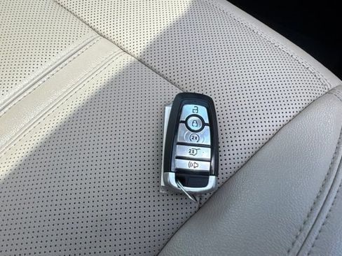 Used 2024 Ford Expedition Limited RWD image 9