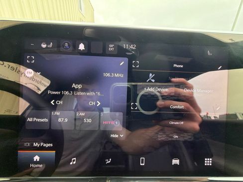 Used 2023 Jeep Compass Latitude w/ Sun and Sound Group AWD/4WD image 18