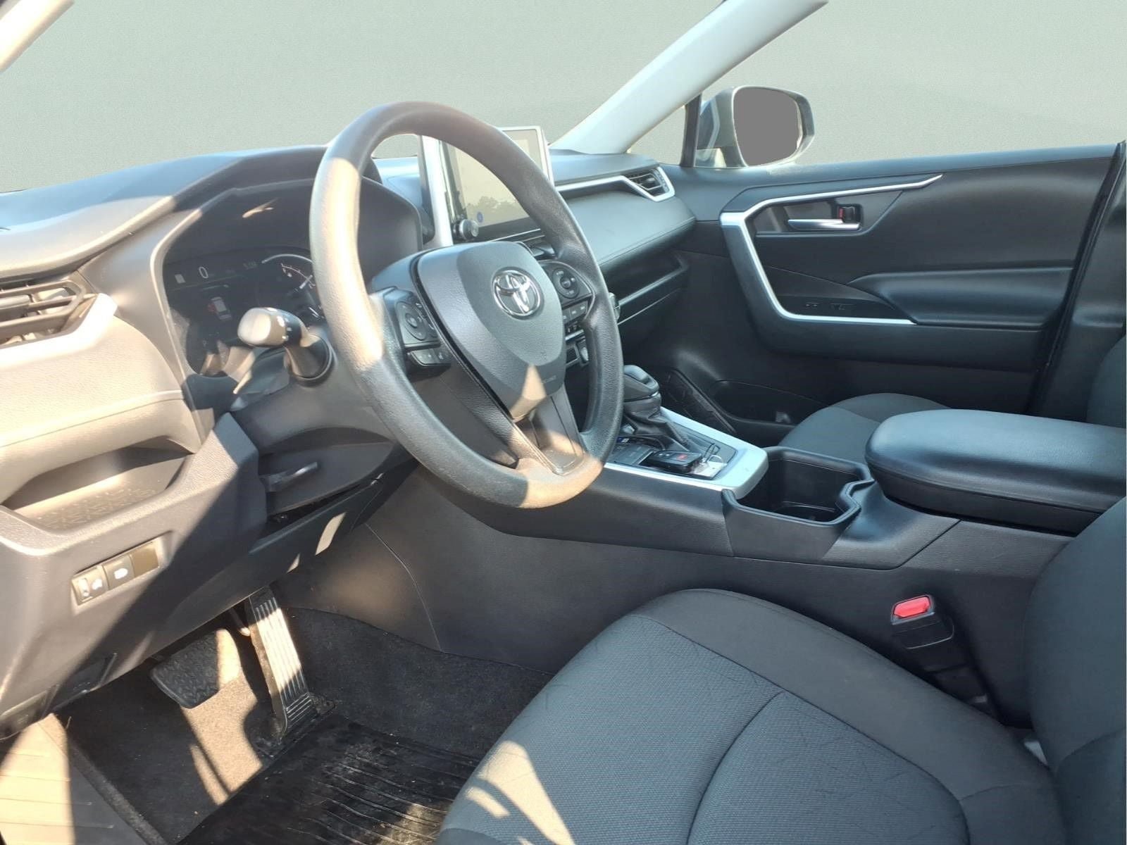 Used 2024 Toyota RAV4 XLE FWD image 19
