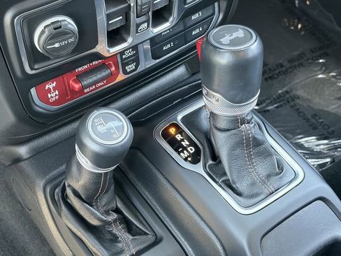 Used 2022 Jeep Wrangler Unlimited Rubicon AWD/4WD image 30