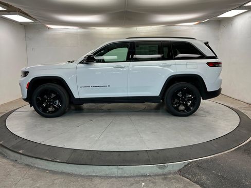 New 2026 Jeep Grand Cherokee Limited image 2