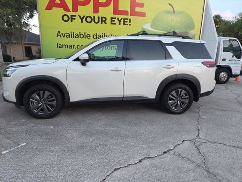 Used 2024 Nissan Pathfinder SV FWD image 4