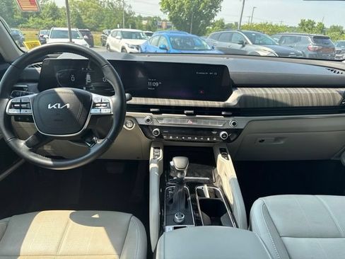 Certified 2024 Kia Telluride EX w/ EX Captain's Chair Package FWD image 19
