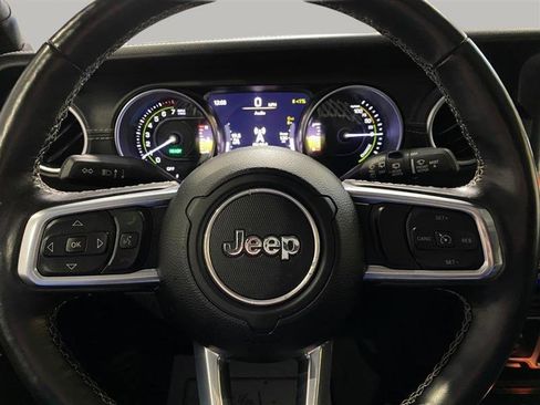 Used 2022 Jeep Wrangler Unlimited Sahara w/ Cold Weather Group AWD/4WD image 11