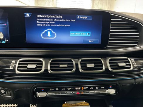 New 2025 Mercedes-Benz GLS 580 4MATIC image 9