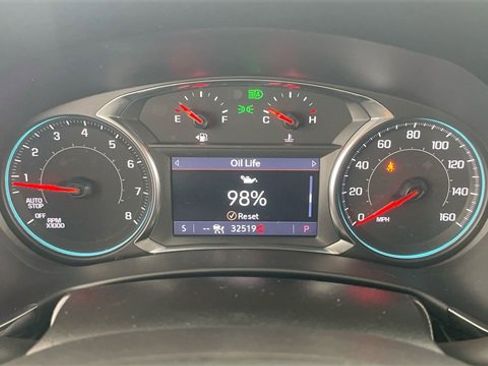 Used 2022 Chevrolet Equinox RS w/ Infotainment Package image 39