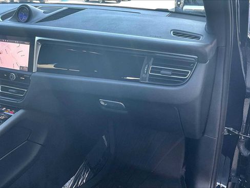 Used 2023 Porsche Macan T image 20