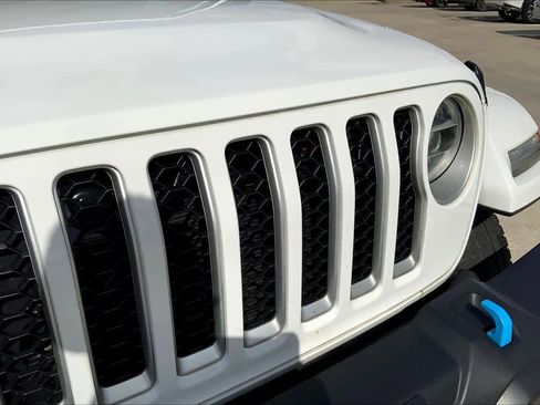 Used 2022 Jeep Wrangler Unlimited Sahara image 28