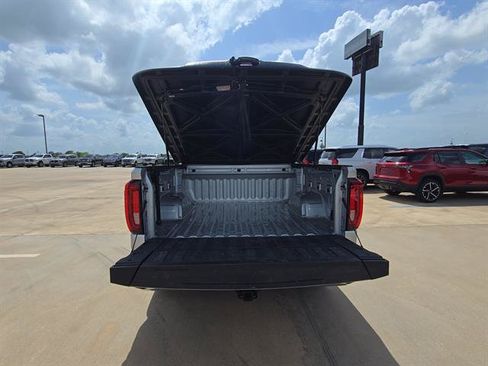 Used 2021 GMC Sierra 1500 SLT RWD image 9