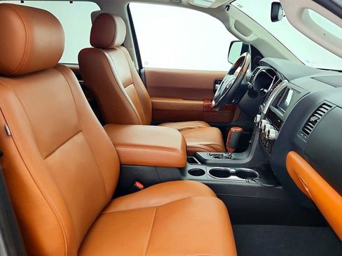 Used 2020 Toyota Sequoia Platinum RWD image 26