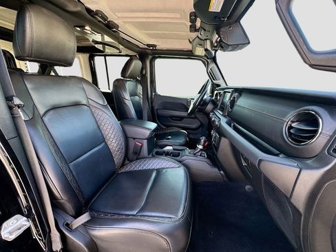 Used 2022 Jeep Wrangler Unlimited Sahara image 35