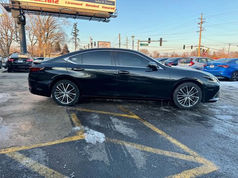 Used 2024 Lexus ES 300h F Sport image 7