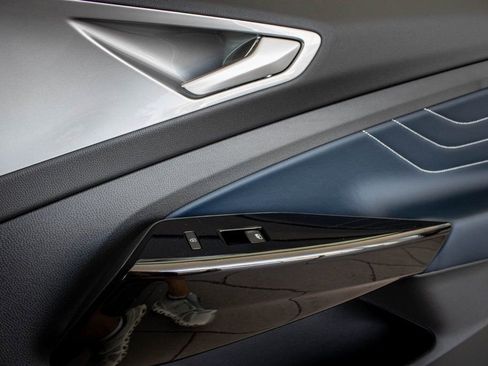 New 2025 Volkswagen ID.4 Pro S Plus image 44