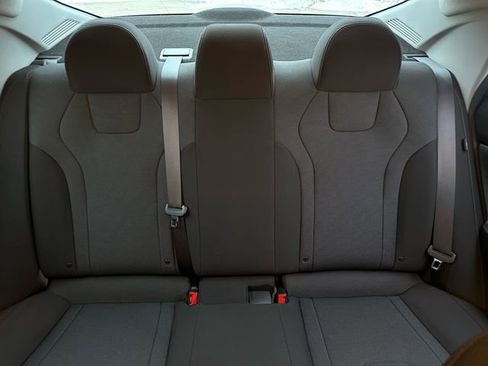 Used 2025 Hyundai Elantra SE image 34