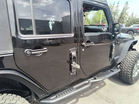 Used 2017 Jeep Wrangler Unlimited Rubicon w/ Connectivity Group AWD/4WD image 25