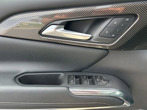 Used 2025 Chevrolet Traverse High Country FWD image 17