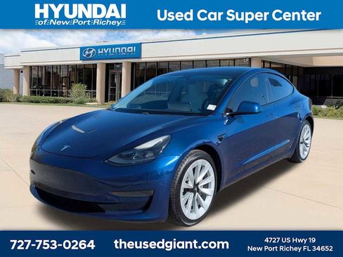 Used 2021 Tesla Model 3 Standard Range Plus image 1