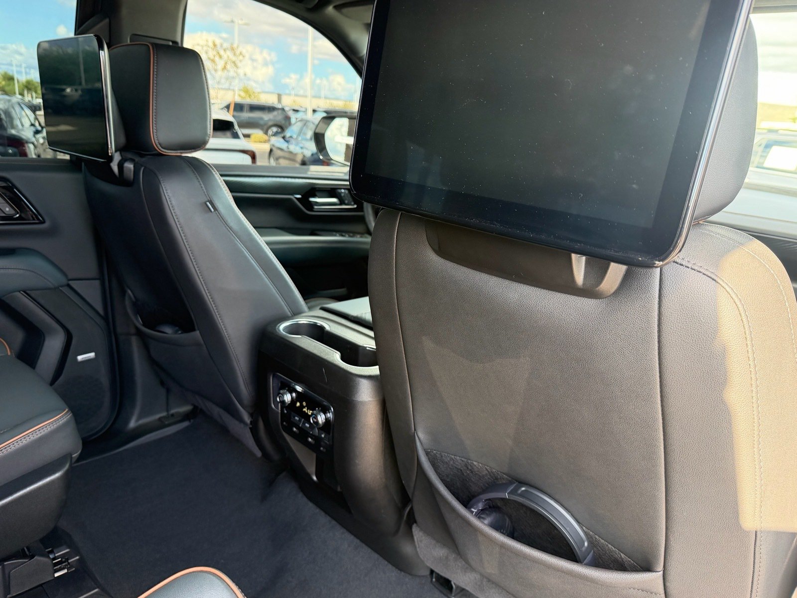 Used 2026 GMC Yukon AT4 w/ AT4 Premium Plus Package AWD/4WD image 16
