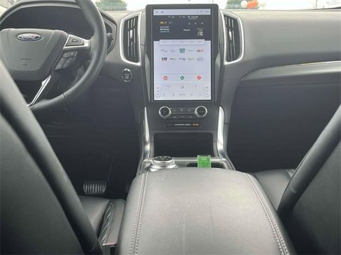 Used 2024 Ford Edge Titanium image 15