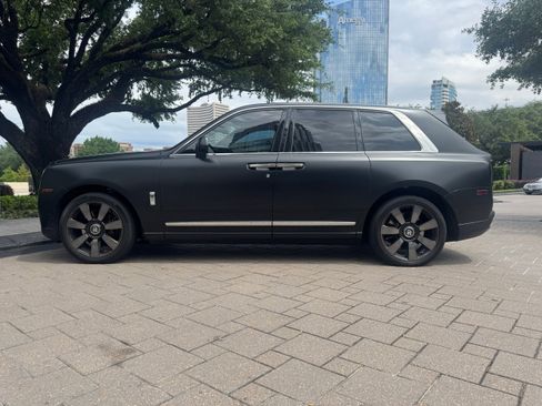 Certified 2023 Rolls-Royce Cullinan AWD/4WD image 5