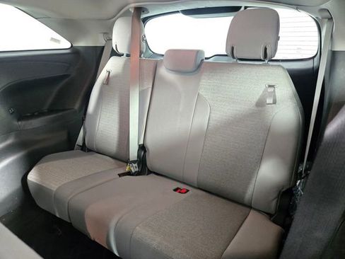 Used 2025 Toyota Sienna LE image 17