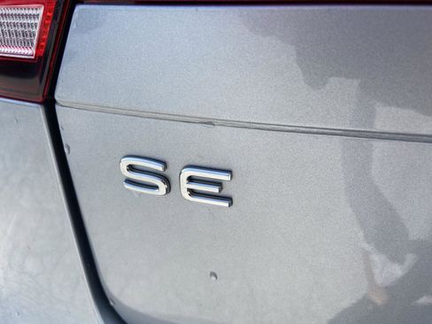 Used 2023 Volkswagen Tiguan SE w/ Panoramic Sunroof Package FWD image 13