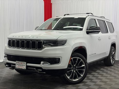 Used 2023 Jeep Wagoneer Series III w/ Premium Group I AWD/4WD image 4