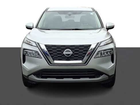 Used 2023 Nissan Rogue SV image 2